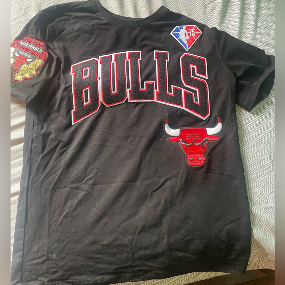 Pro standard luxury athletic collection, edition. Chicago Bulls. Size medium
